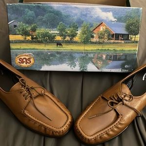 BNWOT SAS Petra tan genuine leather comfort shoes